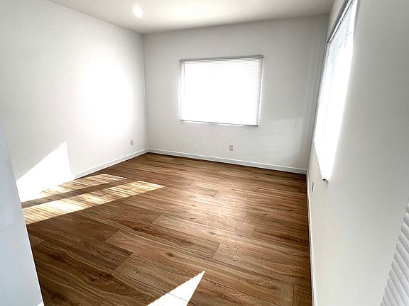 4th image of 205 Hawthorne Ave