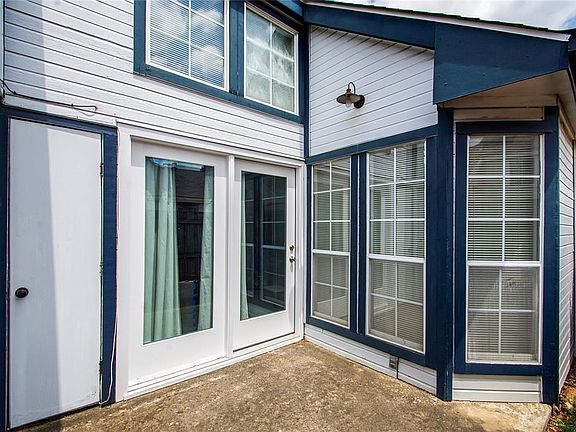 2nd image of 3128 Royal Gable Dr