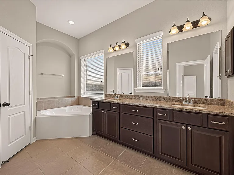 4603 Western Brook Dr — Photo 20