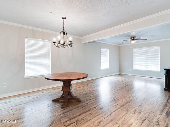 4th image of 154 Chaumont Ln