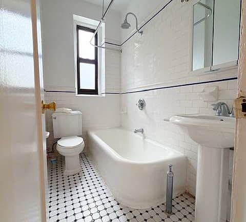 2nd image of 86-20 Park Ln S #1