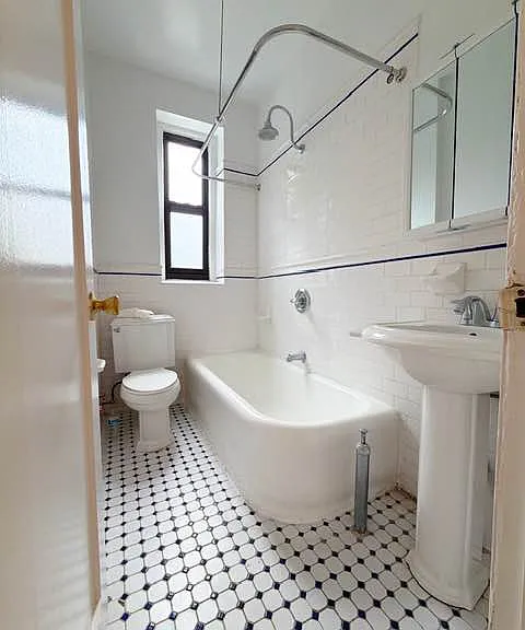86-20 Park Ln S #1 — Photo 2