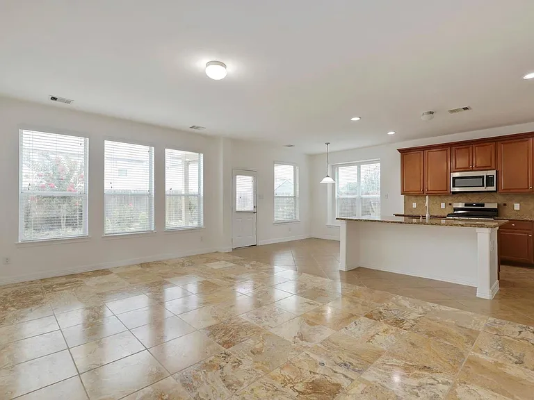 2110 Mateo Park Dr — Photo 4