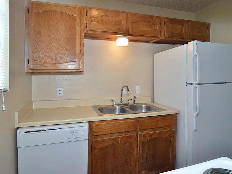 Woodbridge Crossing Apartments — Photo 20