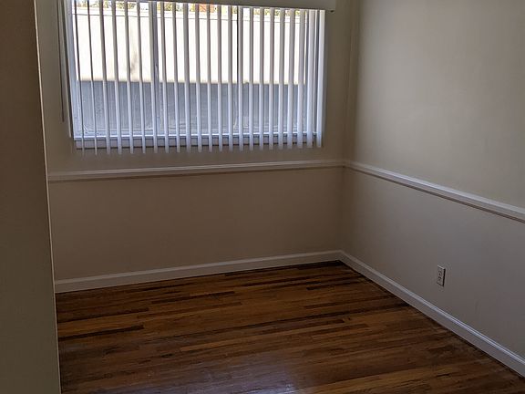 5th image of 10941 National Blvd