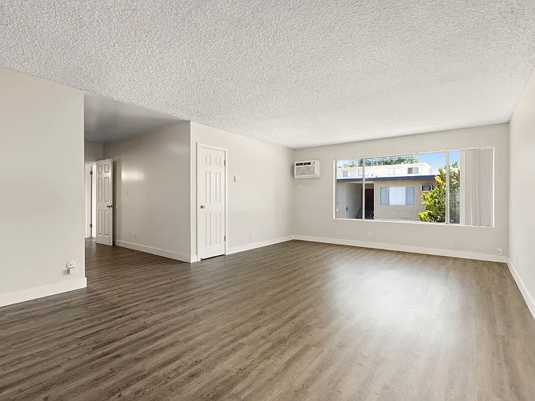 Parthenia Terrace Apartments — Photo 50