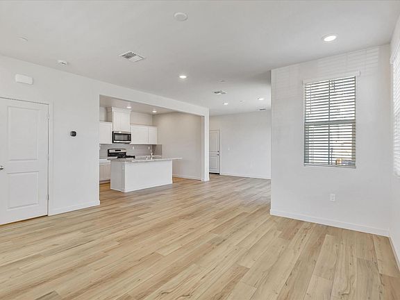 5th image of 109 Clownfish Street