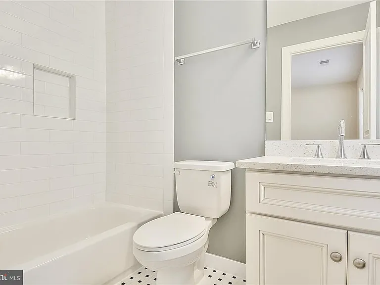 2205 N Edison St — Photo 21