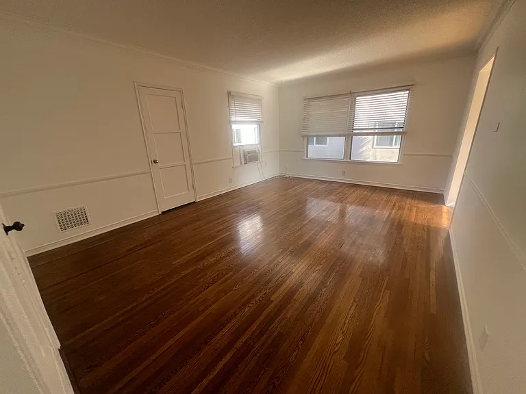 445 N Doheny Dr #F — Photo 3