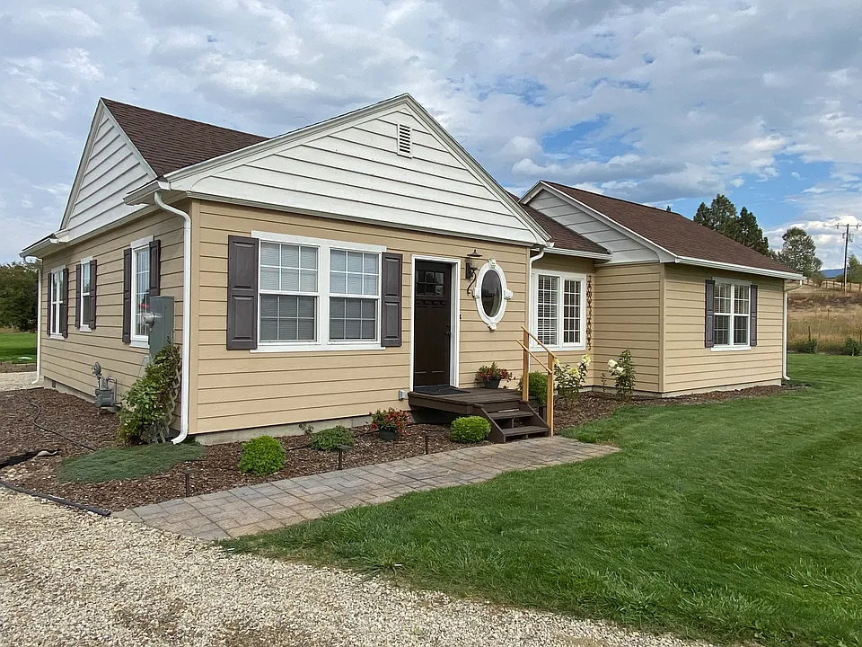 338 Christofferson Ln