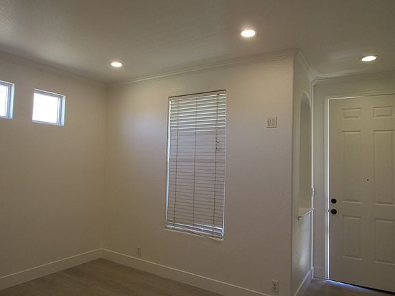 4th image of 10116 Lambeau Ct