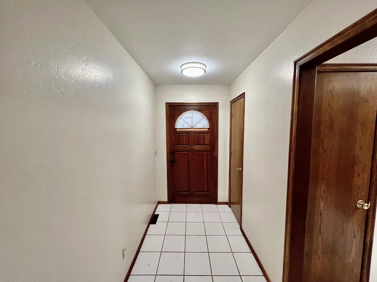 4 bed, 2000 sqft, $1,800 — Photo 2