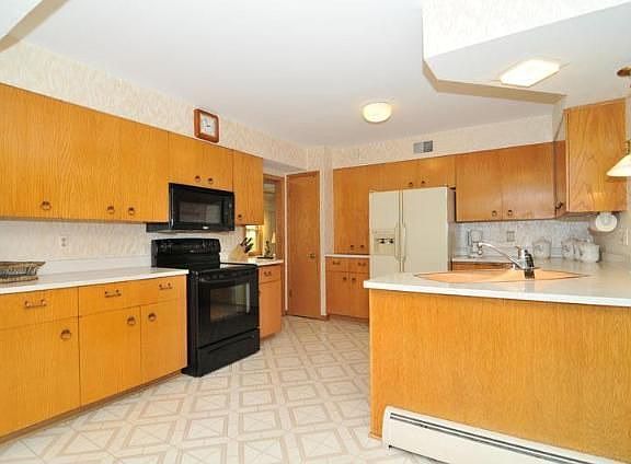 3rd image of 12143 W Holt Ave
