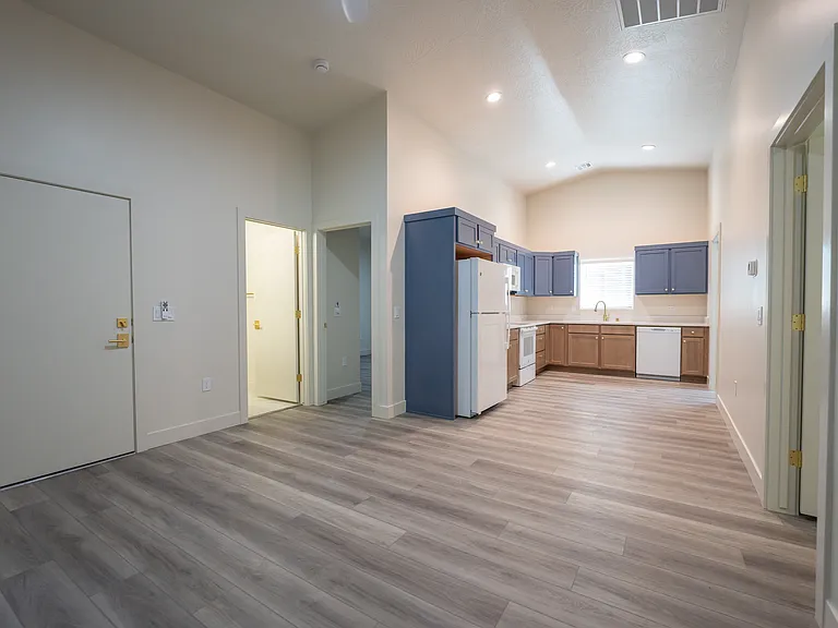 541 W Mesquite Blvd — Photo 24