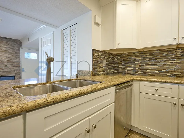 25761 Le Parc #87 — Photo 5