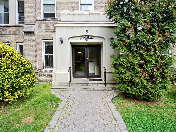 2nd image of 472 Gramatan Ave #5-3AA