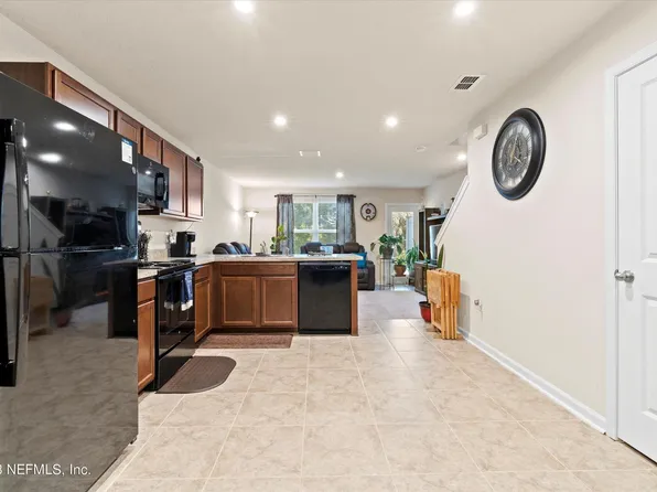 5893 Creekside Crossing Dr, Jacksonville, FL 32210