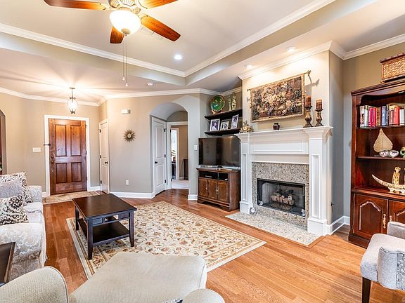 3rd image of 66 Wellington Colony Dr