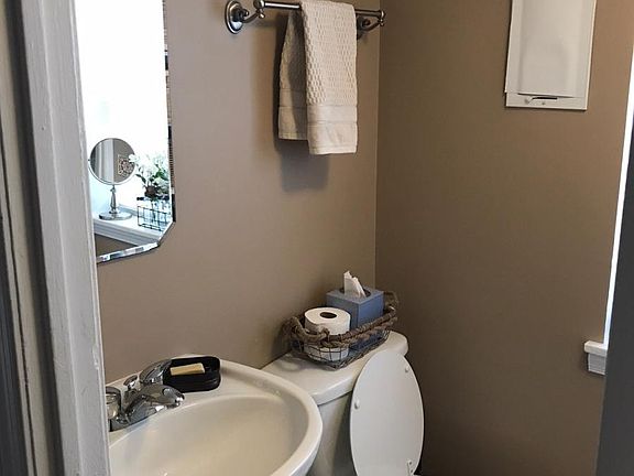2nd Fl Bathroom w/stall shower