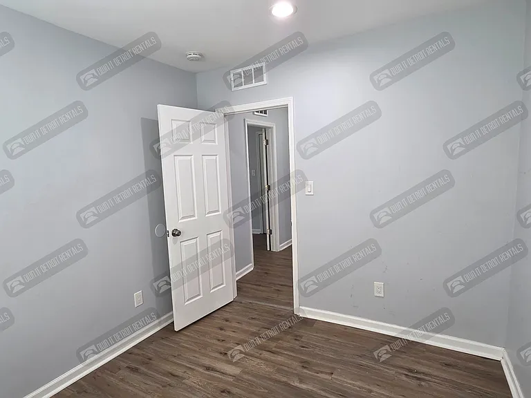145 Waverly St — Photo 18
