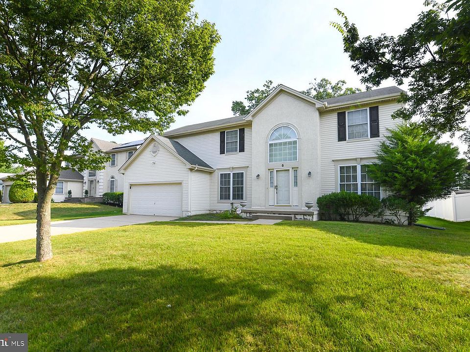 1st image of 5 Brookstone Dr