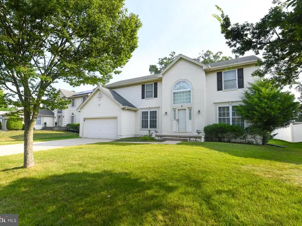 5 Brookstone Dr, Sicklerville, NJ 08081