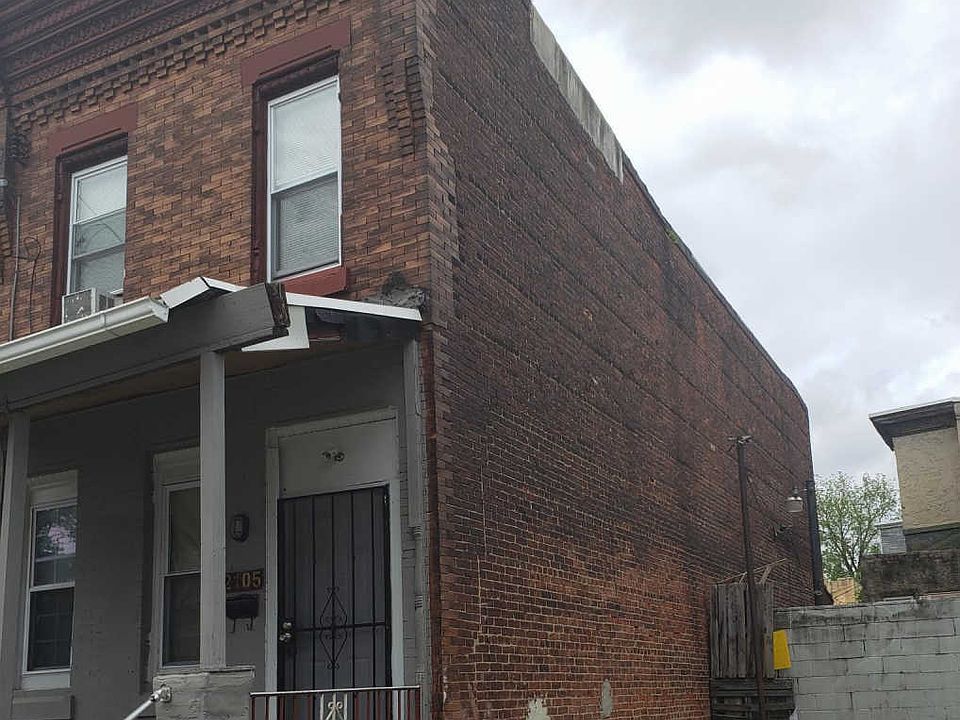 2nd image of 2105 W Westmoreland St