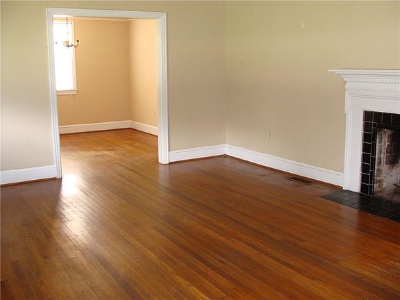 5th image of 2616 E North Ave