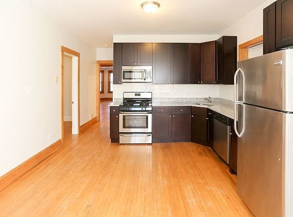 5th image of 3541 N Claremont Ave #1