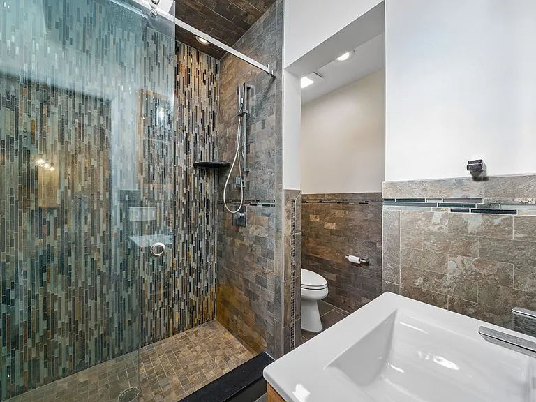 364 New York Ave #1 — Photo 9
