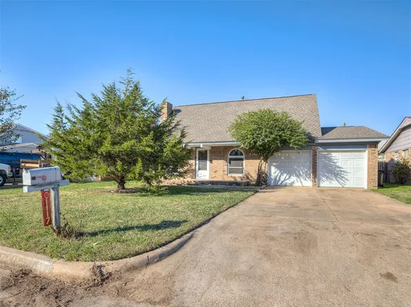 1117 Kings Ct, Moore, OK 73160