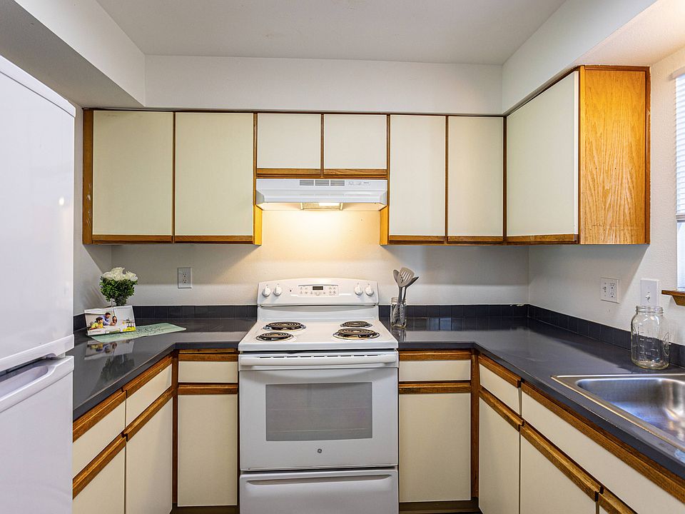 Modern Kitchen Layout at Winton Woods Apartments in Poulsbo, WA