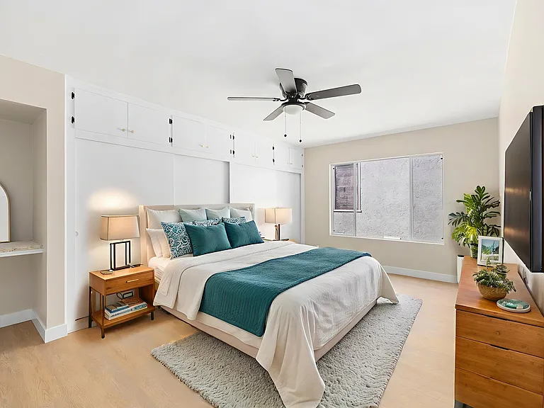 3020 E 3rd St #15 — Photo 8