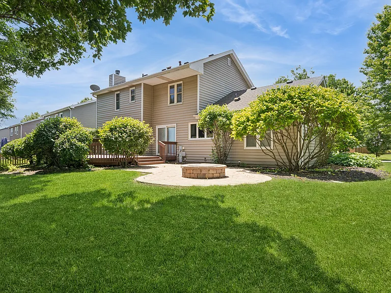 2408 Newport Dr — Photo 19