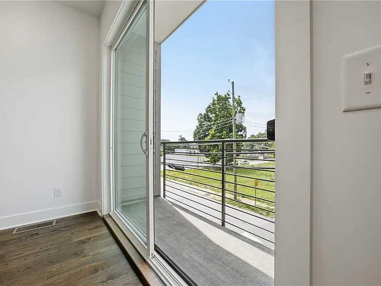 211 Bass St SW #10 — Photo 13