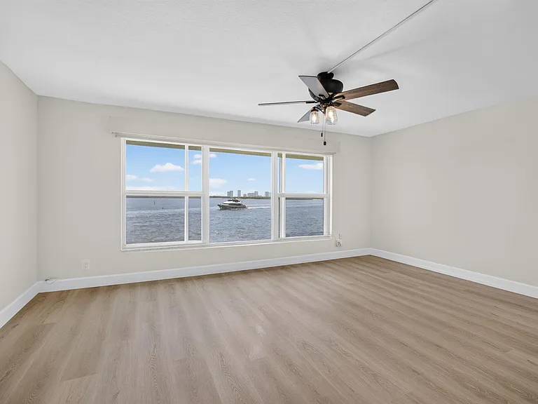 52 Yacht Club Dr #305 — Photo 19