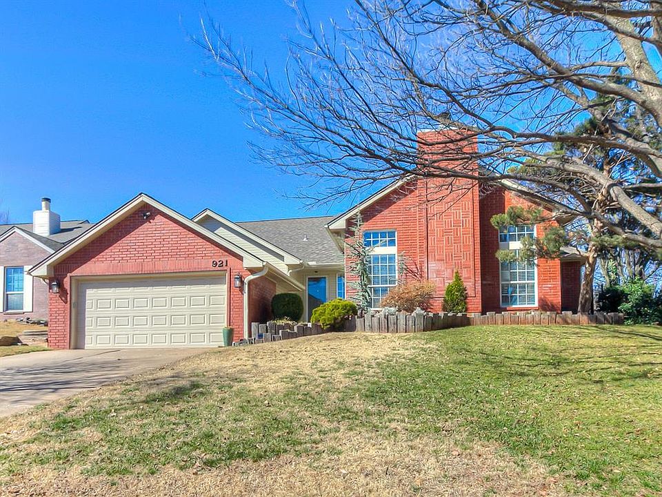 1st image of 921 Carfax Rd