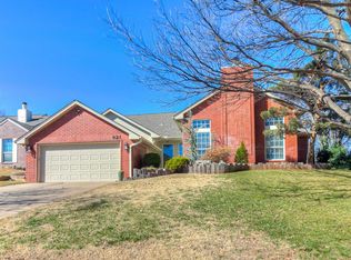921 Carfax Rd, Edmond, OK 73034