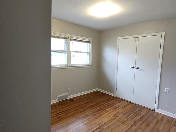 5th image of 3216 S Hiram Ave