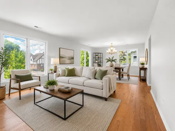 840 N Center St #1, Naperville, IL 60563