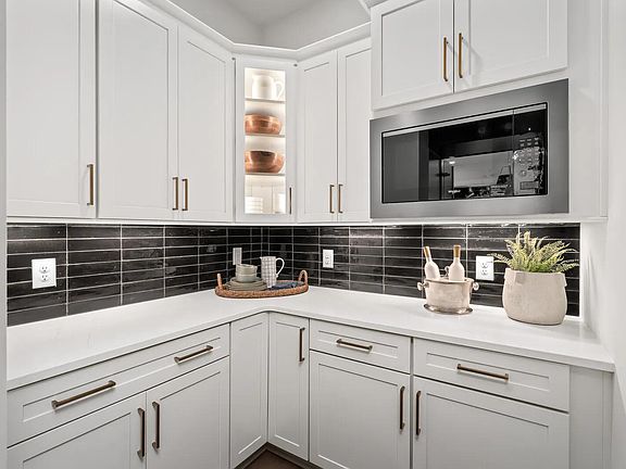 Monroe Working Pantry