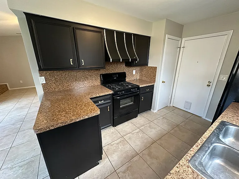 12101 Scissortail Dr — Photo 7