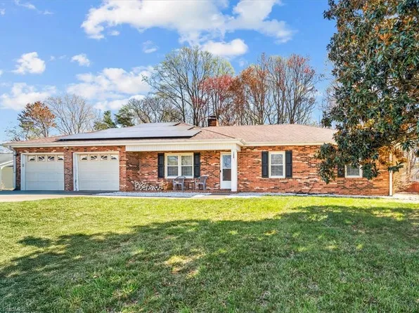 1308 Woodlyn St, Kernersville, NC 27284