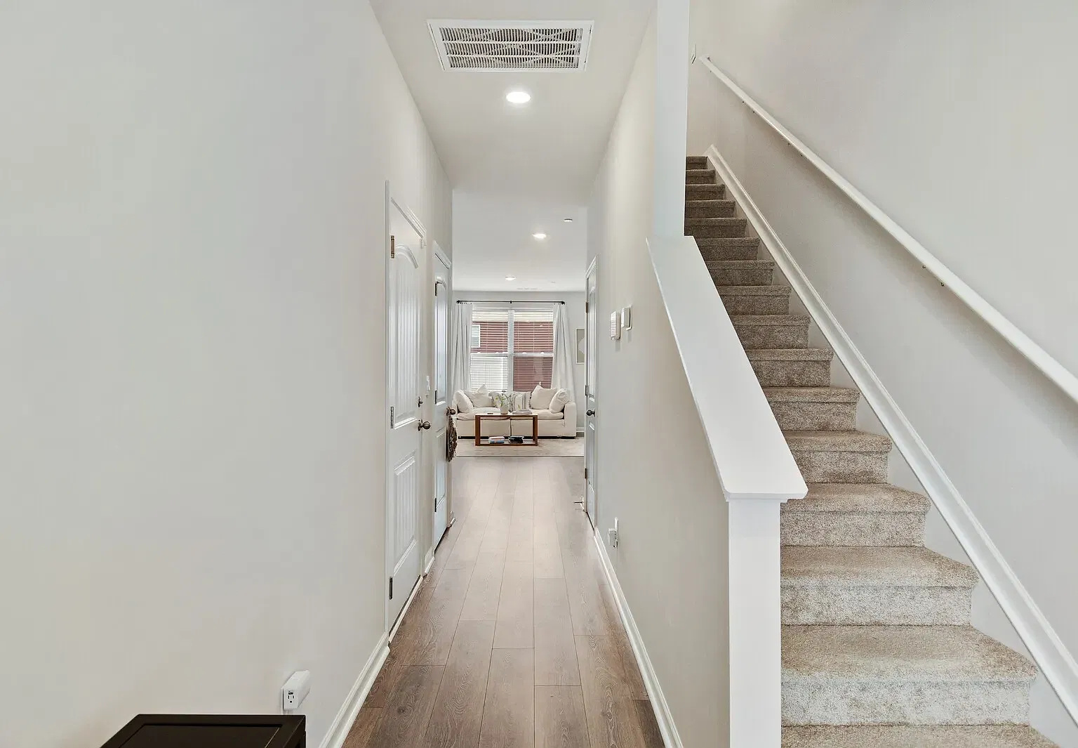 3 bed, 2.5 bath, 1474 sqft, $2,000 — Photo 3
