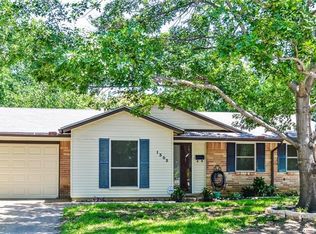 1302 Johns Dr, Euless, TX 76039