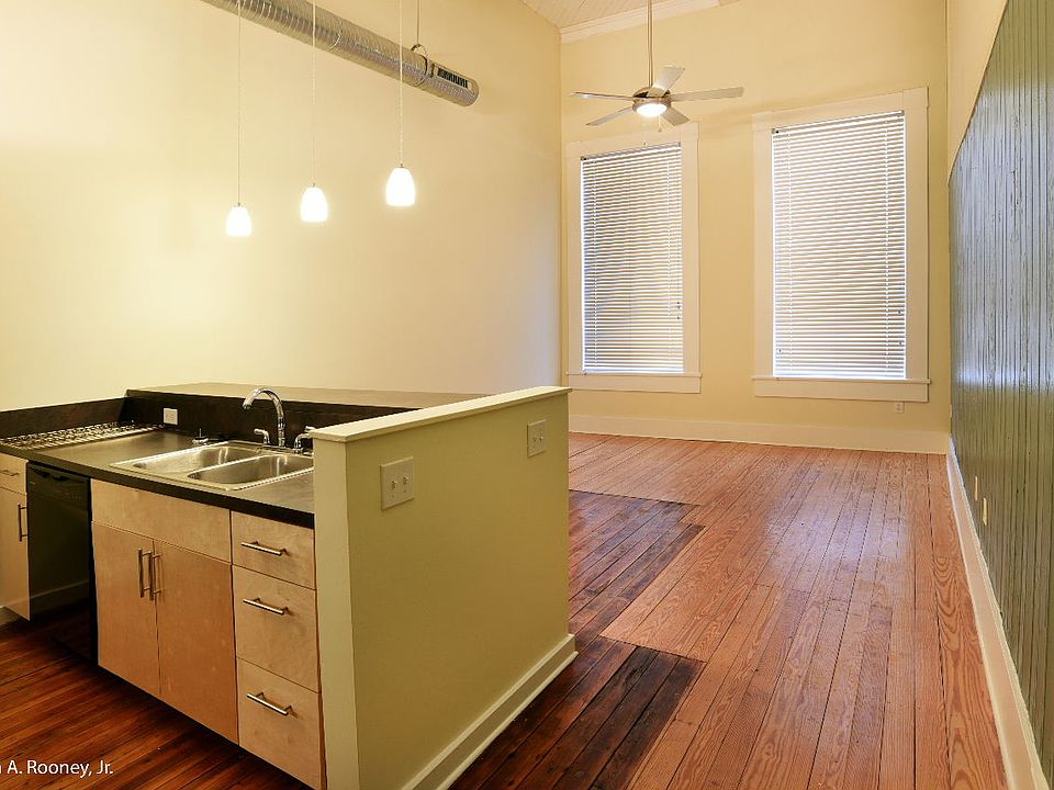1st image of 133 N Sycamore St APT 8