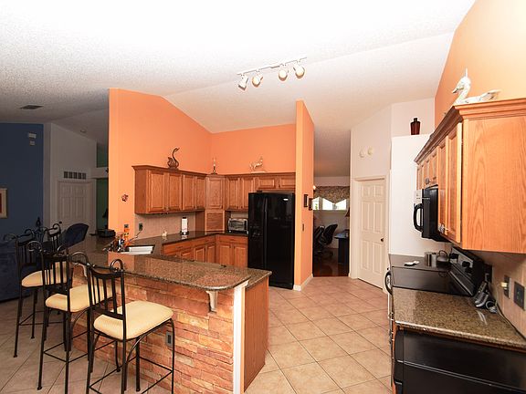 3rd image of 1105 N Old Mill Dr