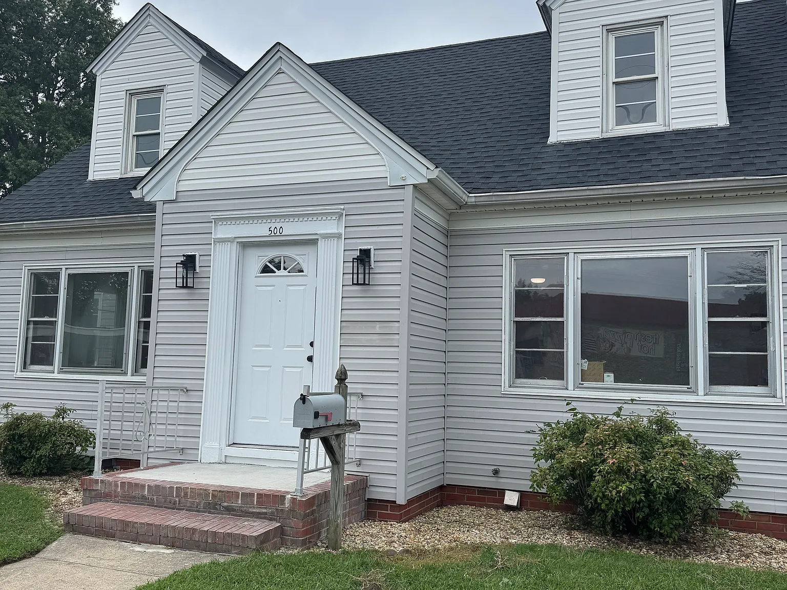 4 bed, 1746 sqft, $2,395 — Photo 2