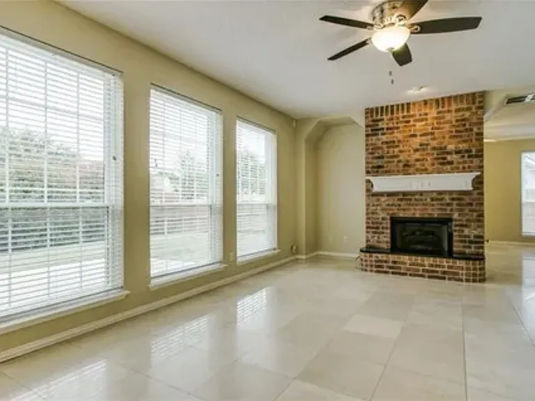 1931 Paloma Way — Photo 7