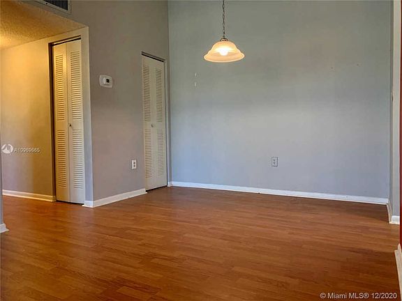 3rd image of 931 NE 199th St APT 203-22